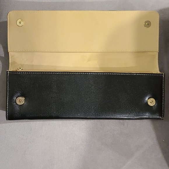 Rolfs black and cream clutch - Picture 4 of 7